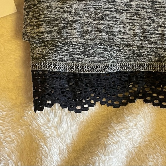 NWT {Beyond Yoga} Sports Bra XS Women’s Lace Heather Gray Adjustable Straps Soft - Picture 5 of 8